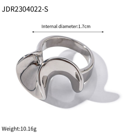 Ruffled Edge Ring Showcasing Timeless Feminine Charm
