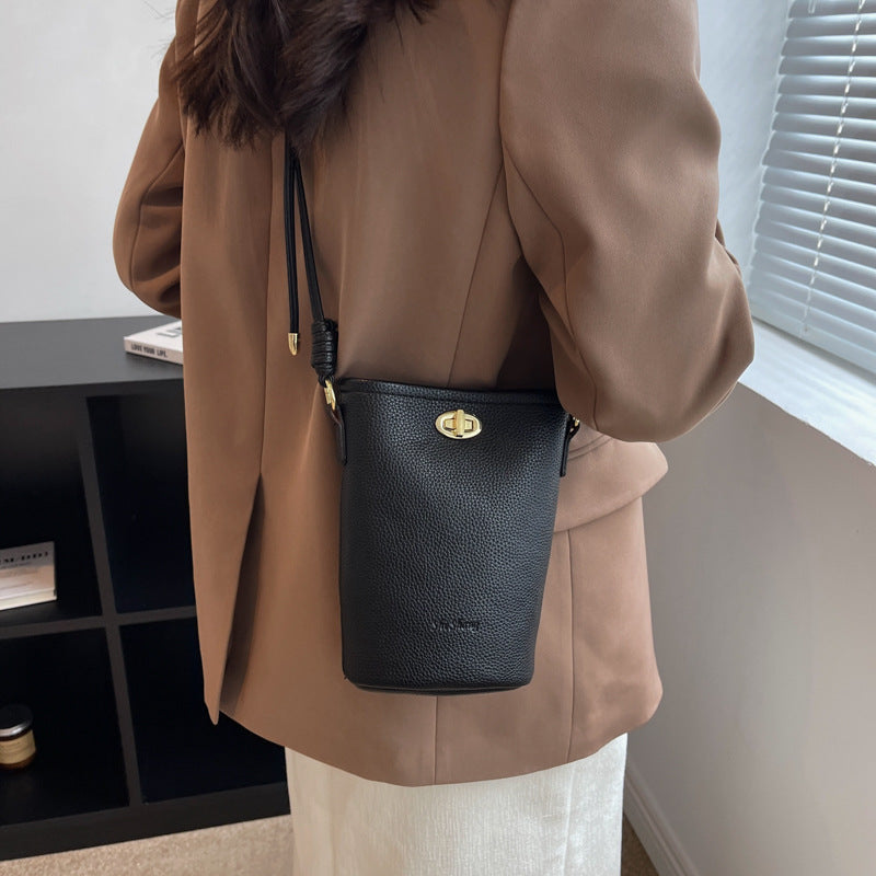 Women’s Retro Messenger Bag - Simple & Versatile Design