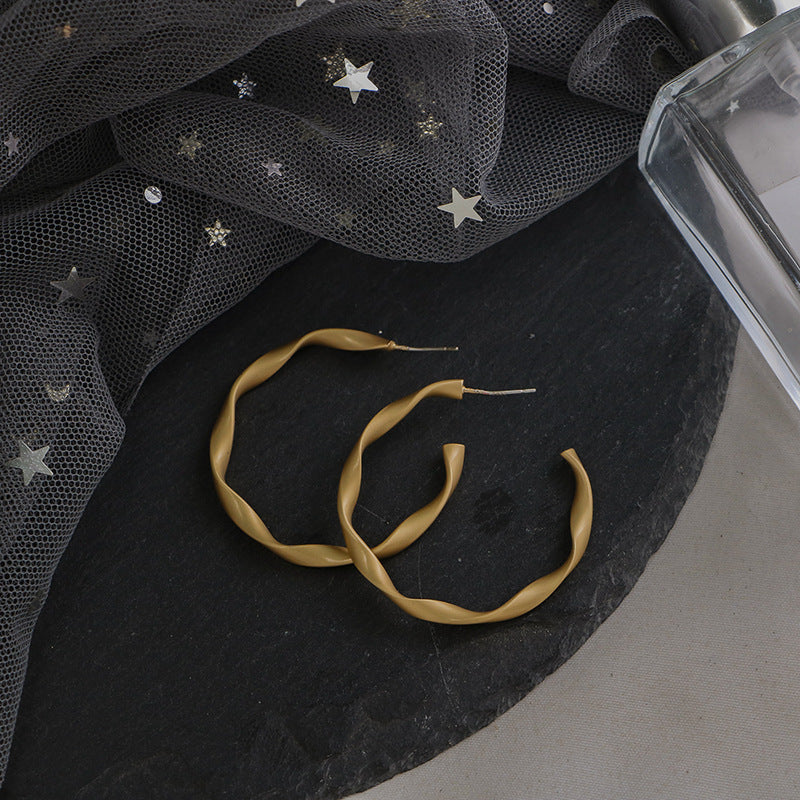 Chic Stud Earrings, Circle Earrings, Minimalist Ear Clips