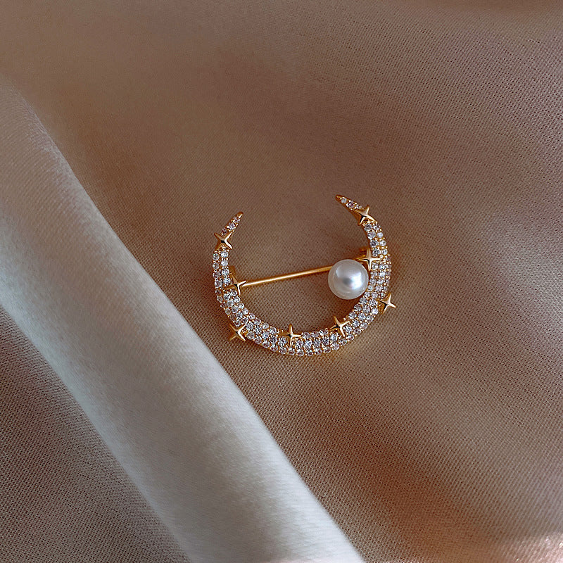 Pearl and Diamond Floral Brooch for Women’s Fashion