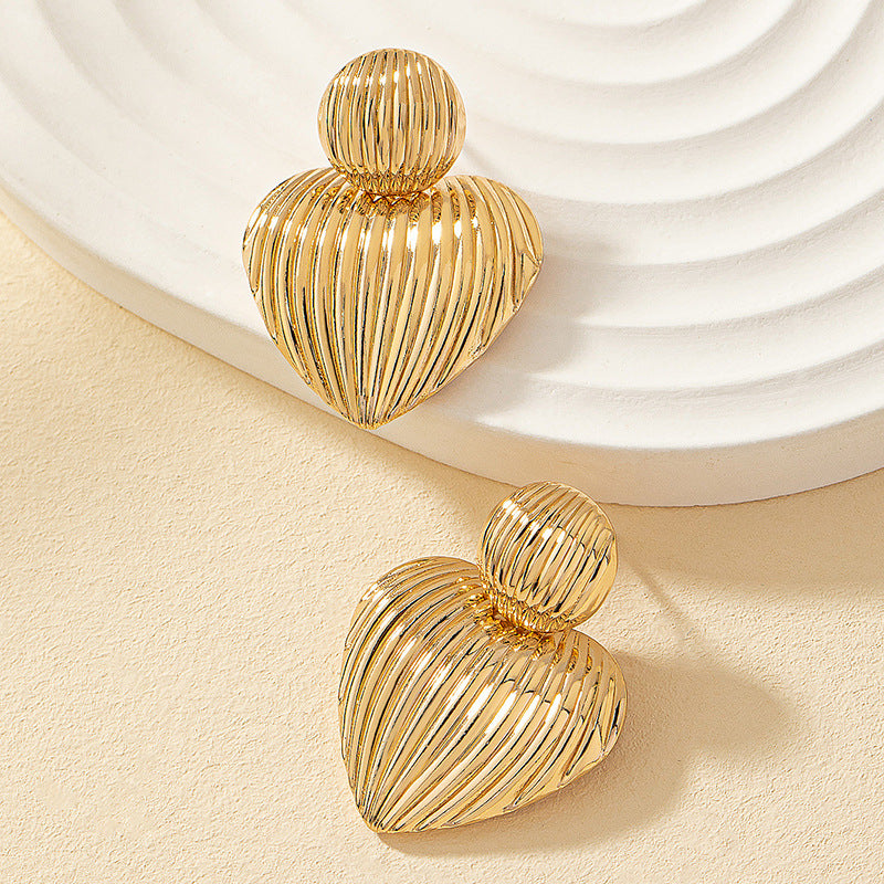 Stylish Hollow Heart Earrings for Women (Amazon Cross-border)