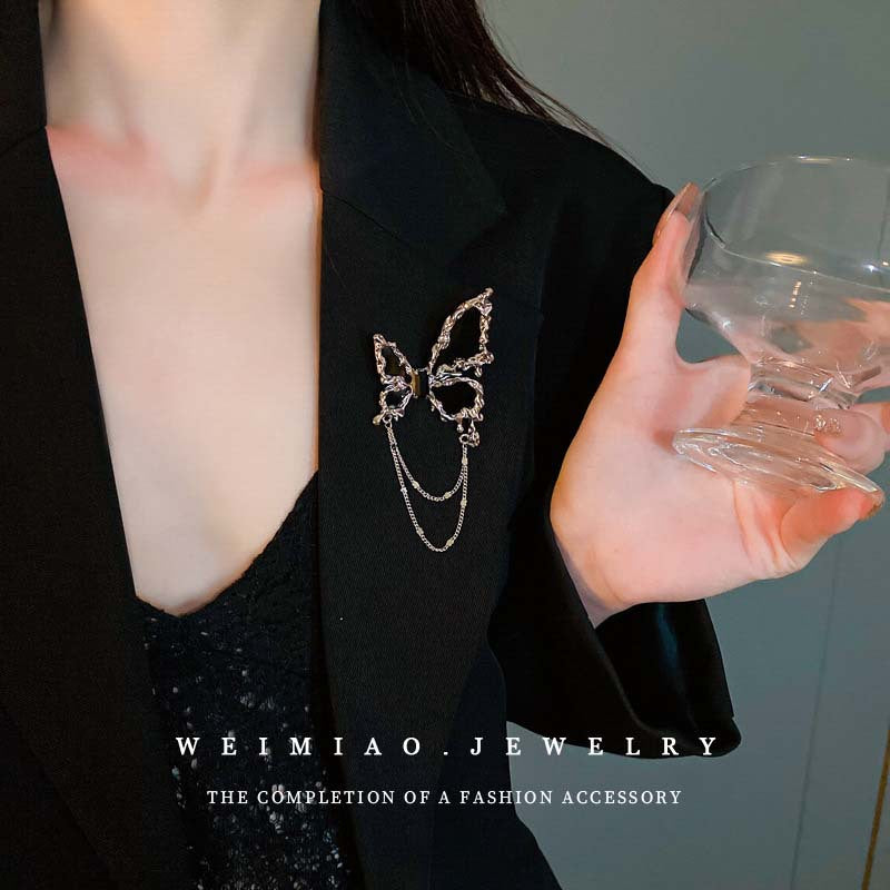 Pearl and Diamond Floral Brooch for Women’s Fashion