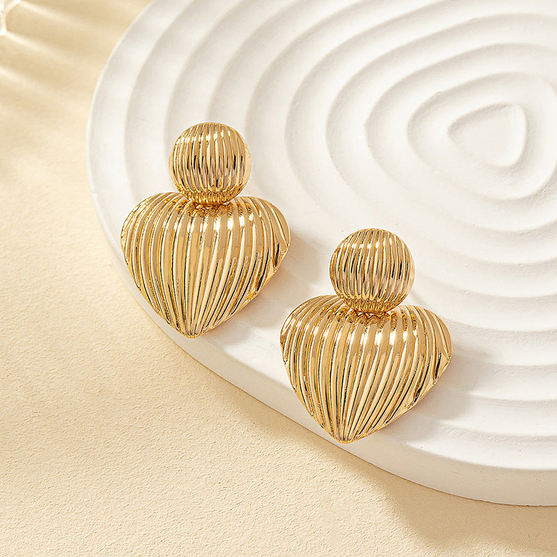 Stylish Hollow Heart Earrings for Women (Amazon Cross-border)