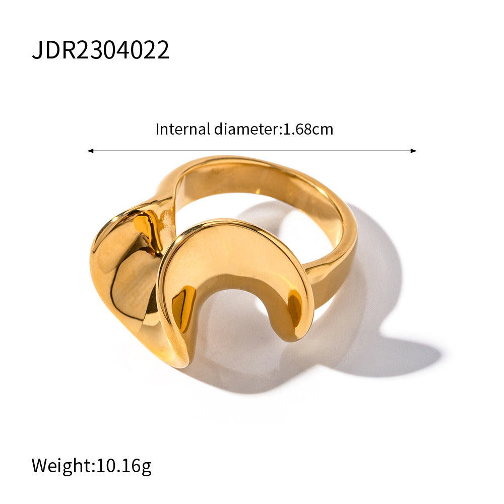 Ruffled Edge Ring Showcasing Timeless Feminine Charm