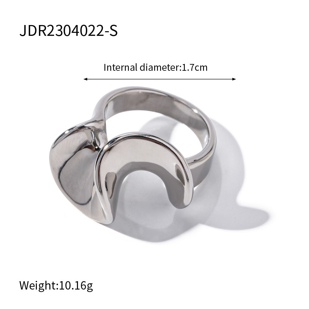 Ruffled Edge Ring Showcasing Timeless Feminine Charm