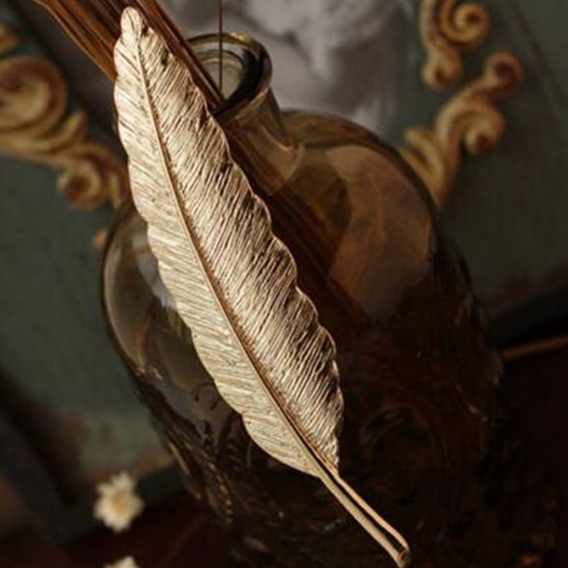 Men's Gold Metal Feather Brooch - Fashion Accessory