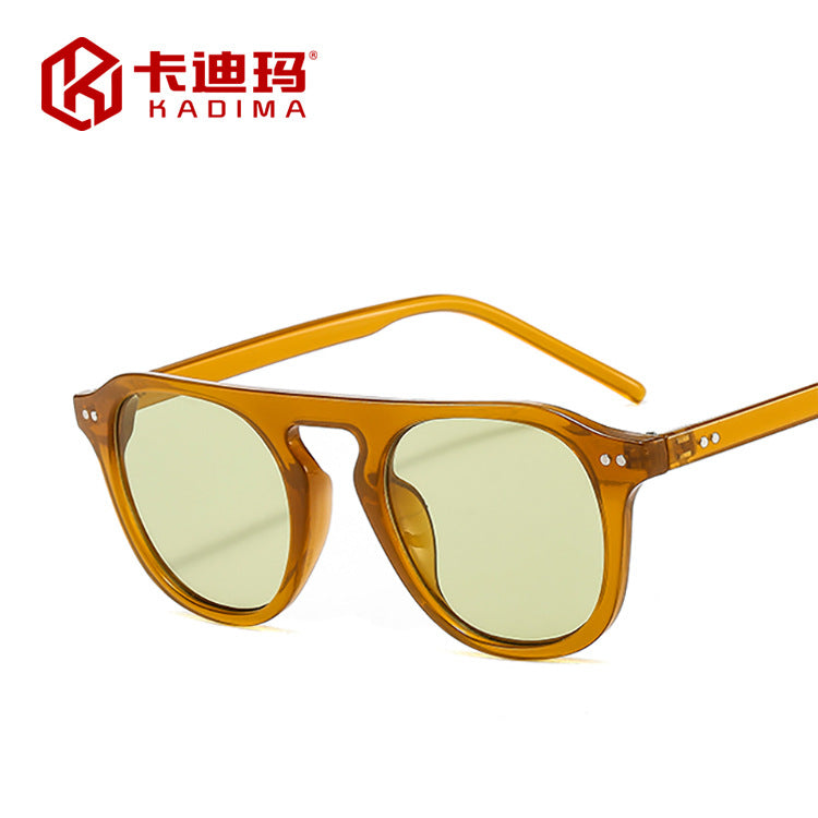 Fashionable Women's Sunglasses - Trendy Street Style