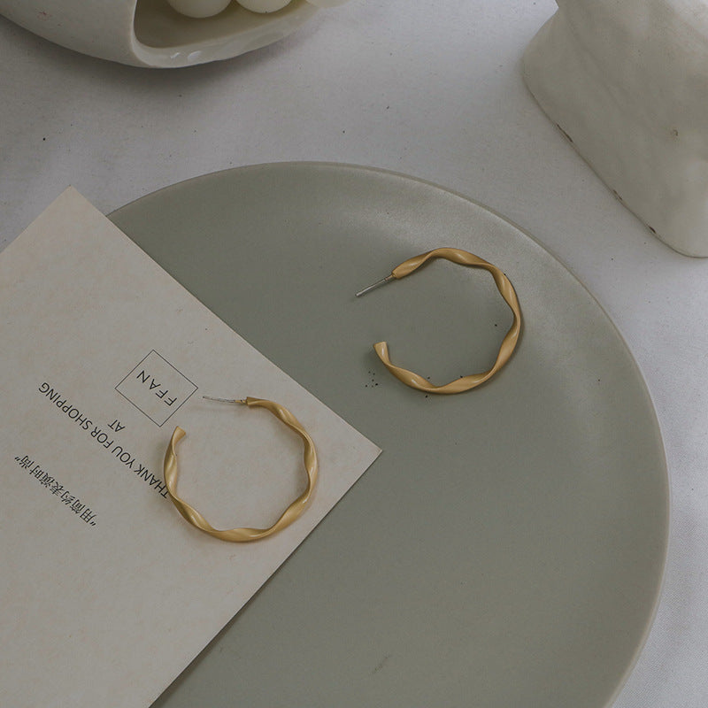 Chic Stud Earrings, Circle Earrings, Minimalist Ear Clips