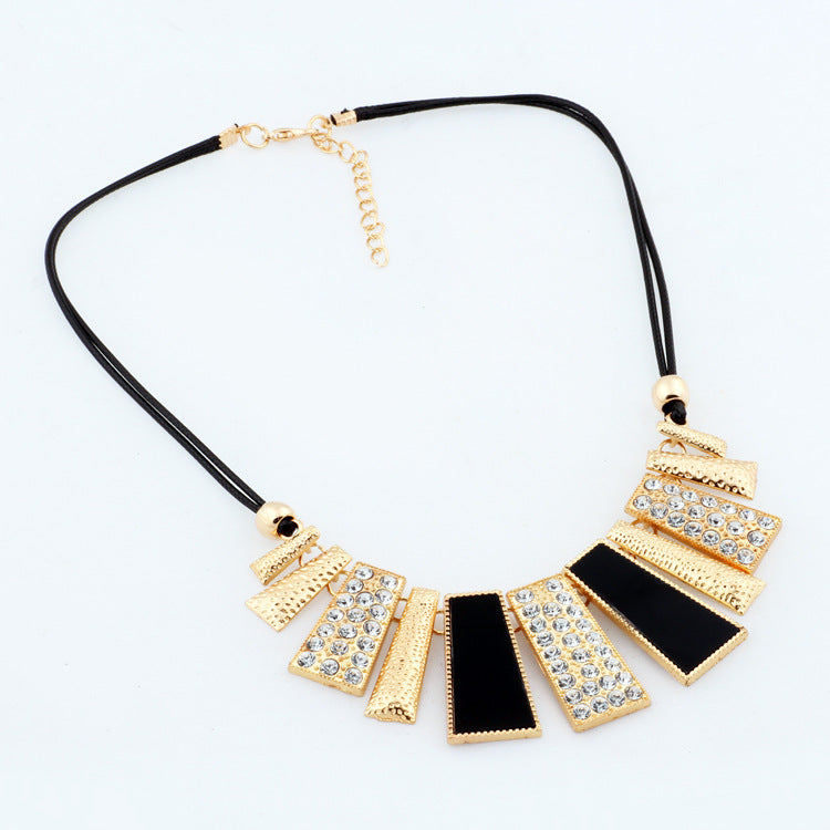 New European and American Fashion Short Necklace