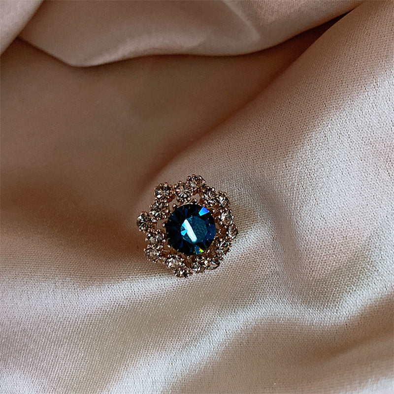 Pearl and Diamond Floral Brooch for Women’s Fashion