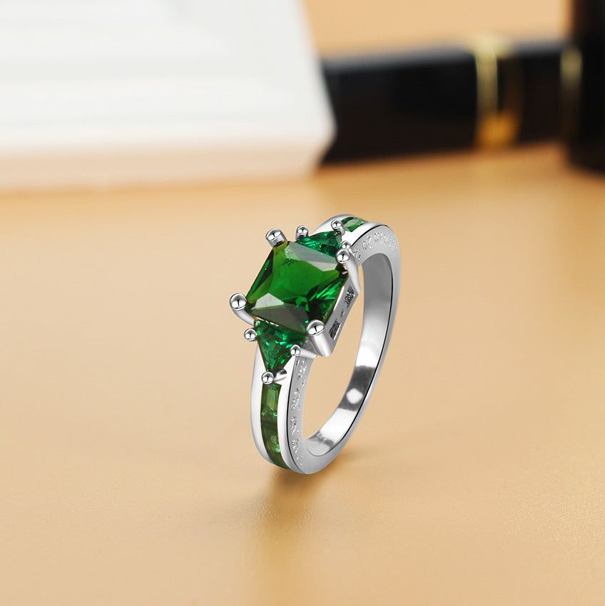 Creative Women’s Ring with Emerald Zirconia Gemstone
