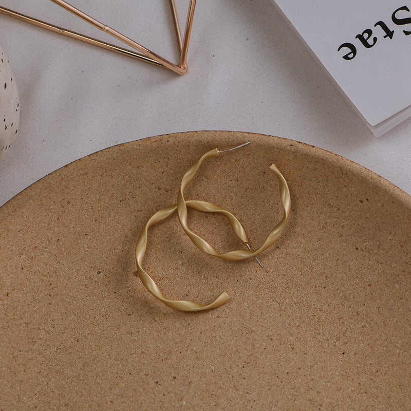Chic Stud Earrings, Circle Earrings, Minimalist Ear Clips