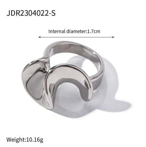 Ruffled Edge Ring Showcasing Timeless Feminine Charm