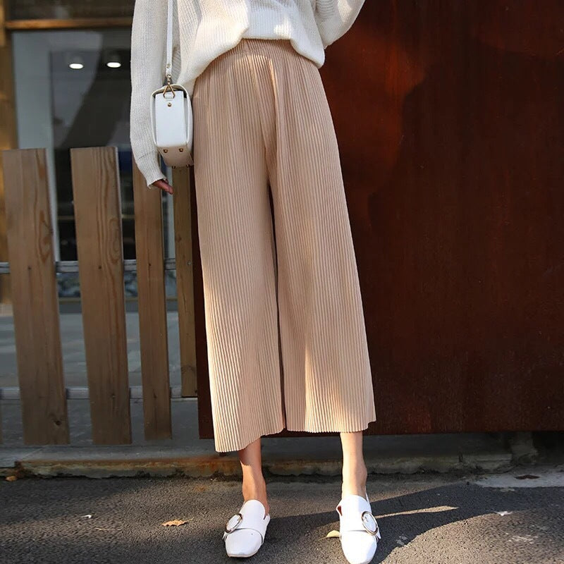 Women’s High-Waisted Pleated Wide-Leg Pants (Black)
