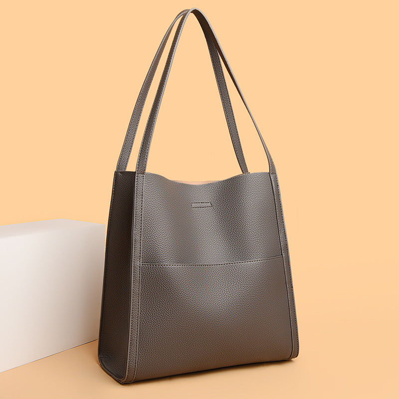 Stylish High-Quality Tote Bag for Fall/Winter 2023