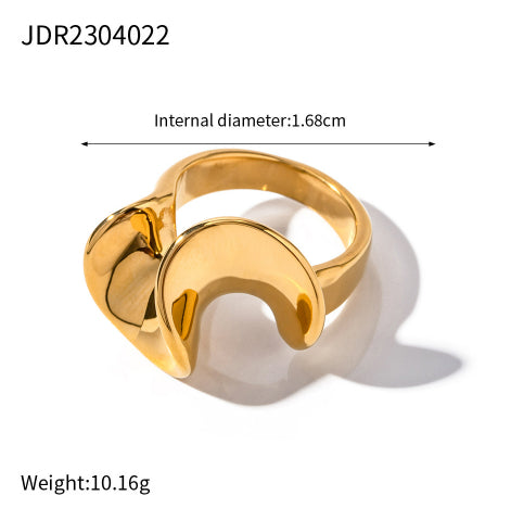 Ruffled Edge Ring Showcasing Timeless Feminine Charm
