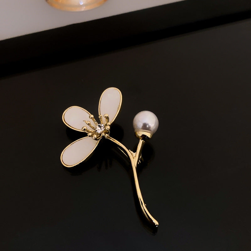 Pearl and Diamond Floral Brooch for Women’s Fashion