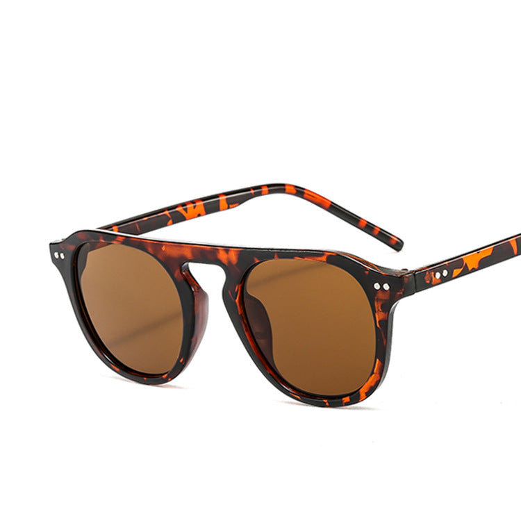 Fashionable Women's Sunglasses - Trendy Street Style