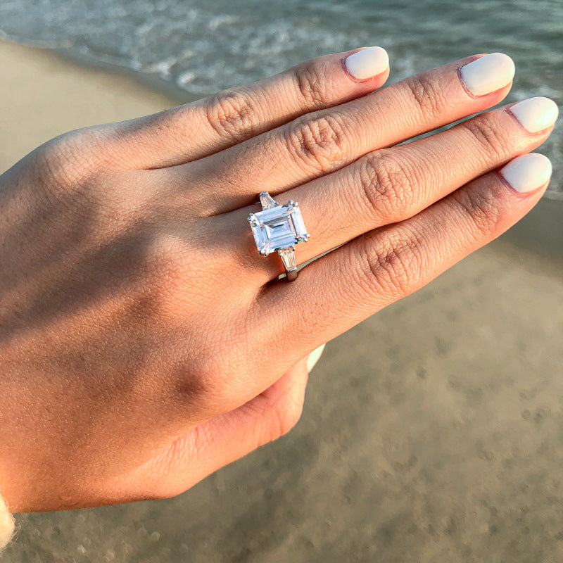 High-end Fashion Emerald Ring Jewelry
