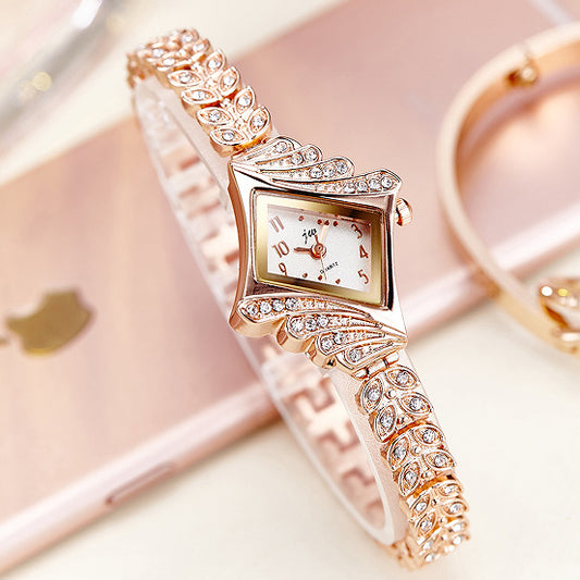 Fashion Quartz Watch with Bracelet for Women