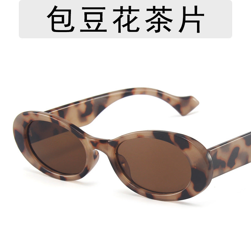 Retro Oval Frame Sunglasses with Metal Hinges
