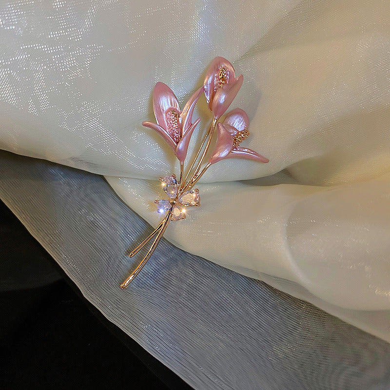 Pearl and Diamond Floral Brooch for Women’s Fashion