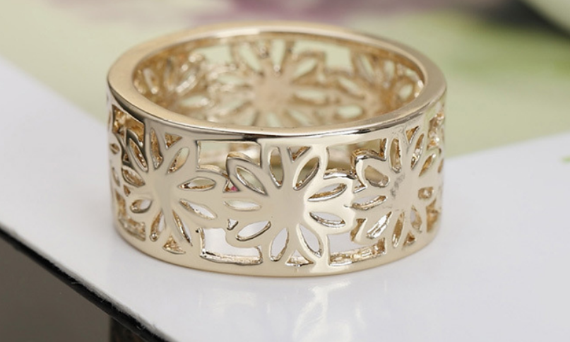 Elegant Hollow Pattern Ring for Women’s Jewelry