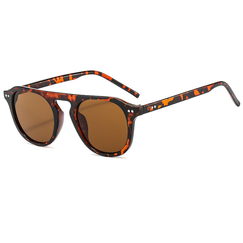 Fashionable Women's Sunglasses - Trendy Street Style