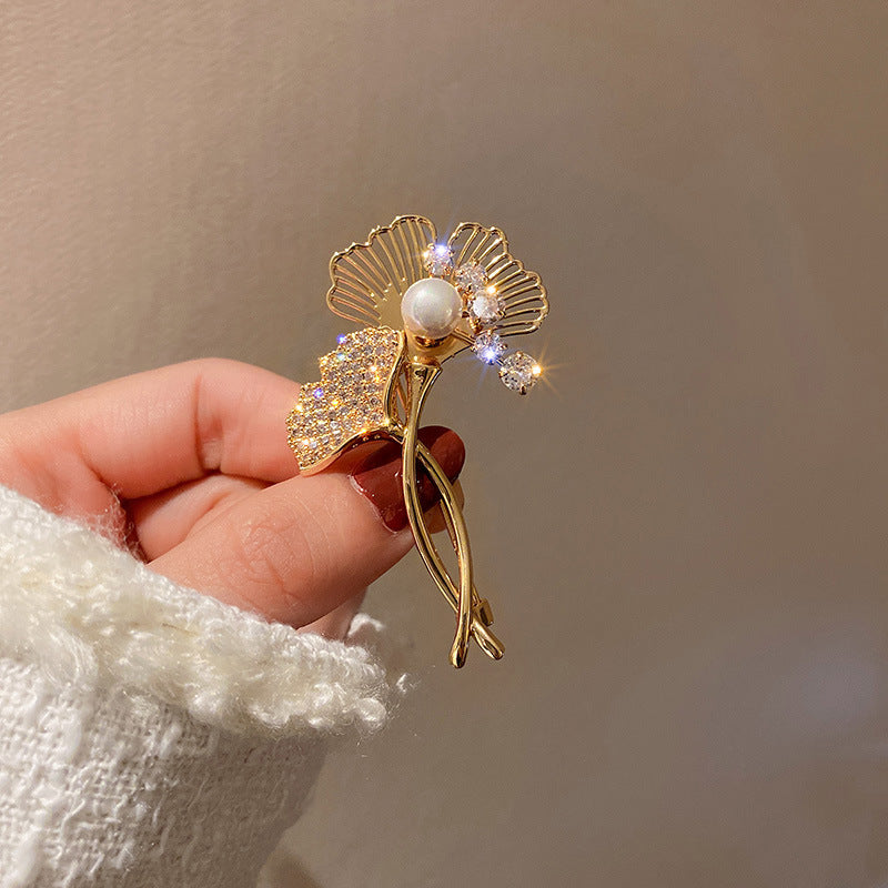 Pearl and Diamond Floral Brooch for Women’s Fashion