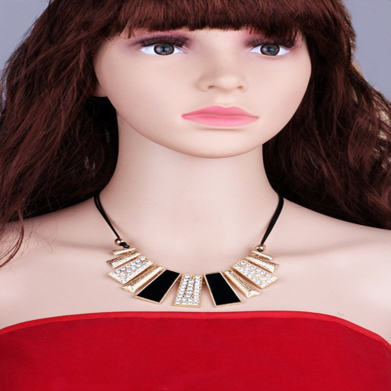 New European and American Fashion Short Necklace