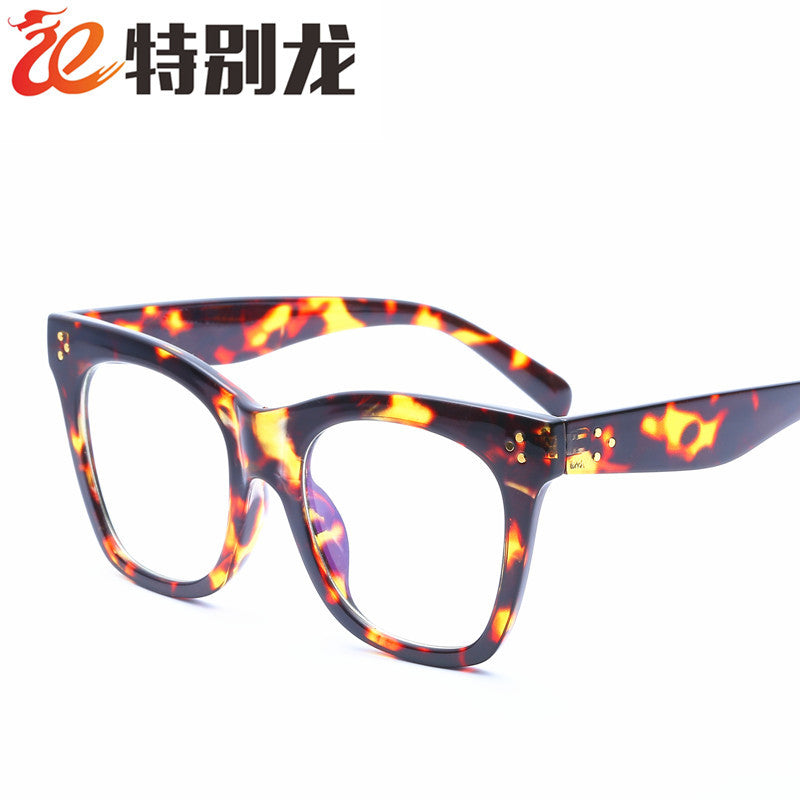 Fashionable Oversized Sunglasses for Women (Model 66189)