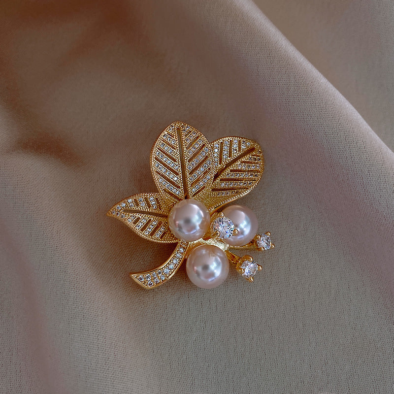 Pearl and Diamond Floral Brooch for Women’s Fashion