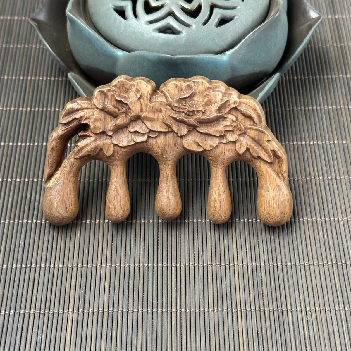 Golden Sandalwood Scalp Massager with Five Teeth