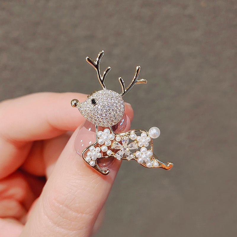 Pearl and Diamond Floral Brooch for Women’s Fashion