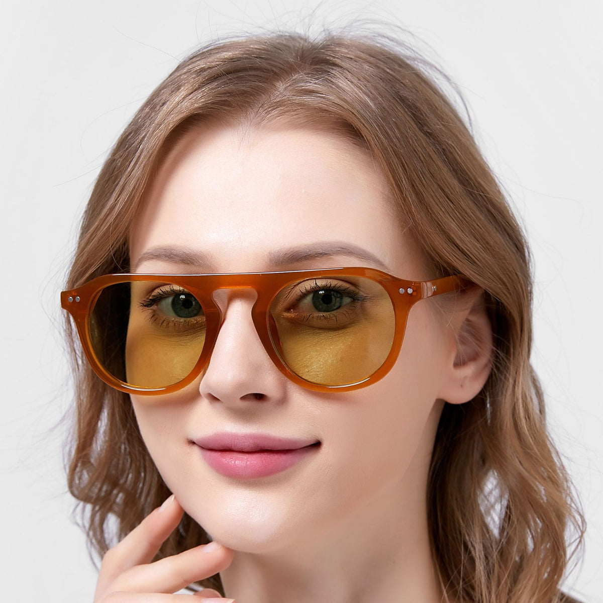 Fashionable Women's Sunglasses - Trendy Street Style