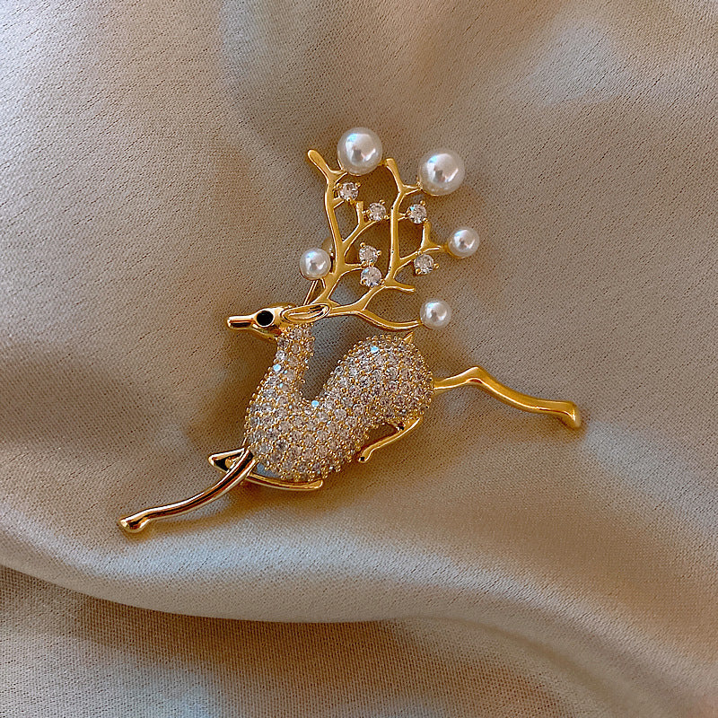 Pearl and Diamond Floral Brooch for Women’s Fashion