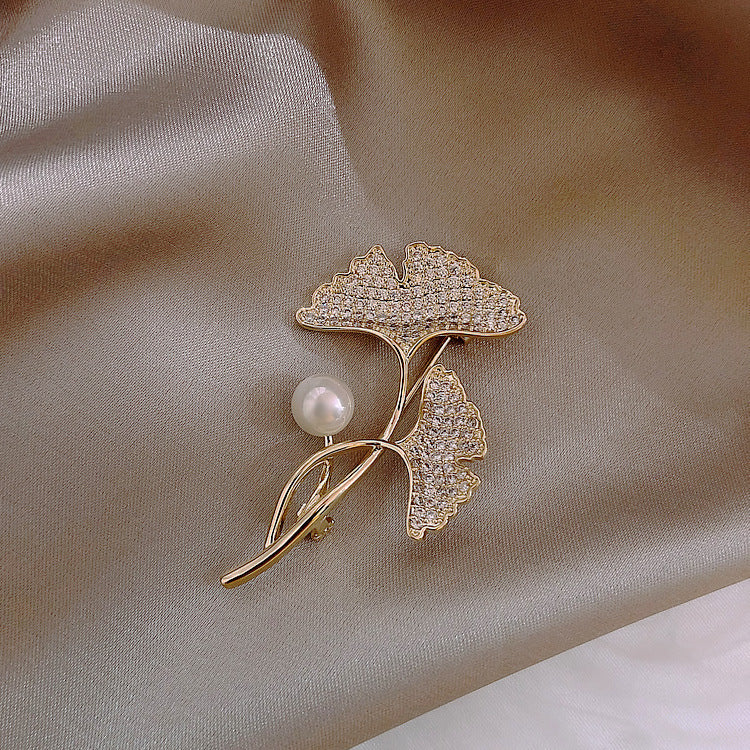 Pearl and Diamond Floral Brooch for Women’s Fashion
