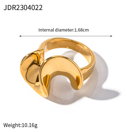 Ruffled Edge Ring Showcasing Timeless Feminine Charm