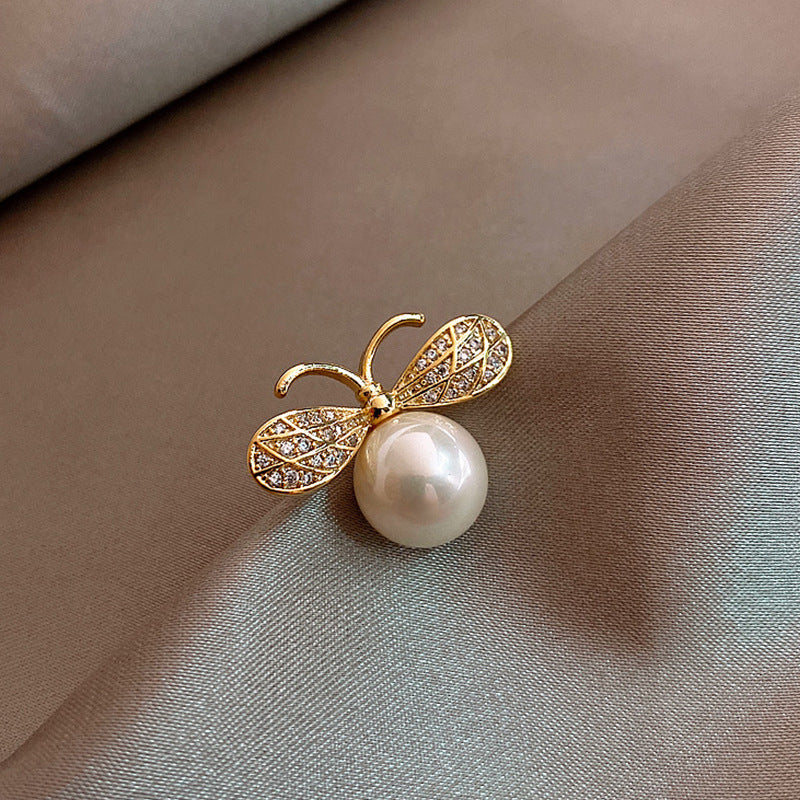 Pearl and Diamond Floral Brooch for Women’s Fashion