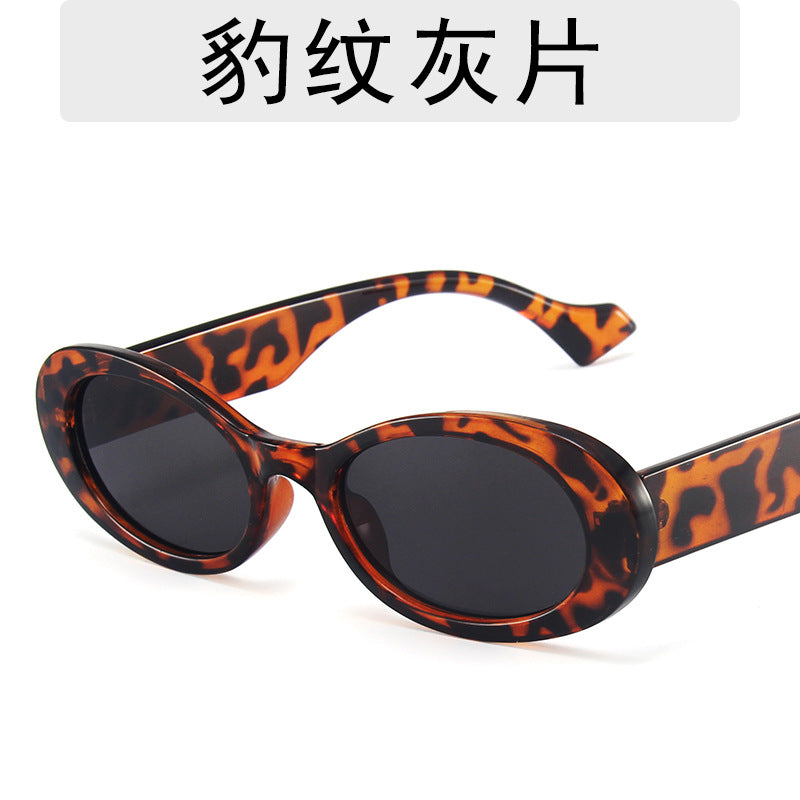 Retro Oval Frame Sunglasses with Metal Hinges