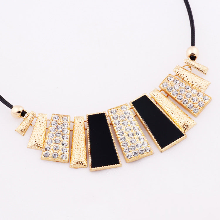 New European and American Fashion Short Necklace