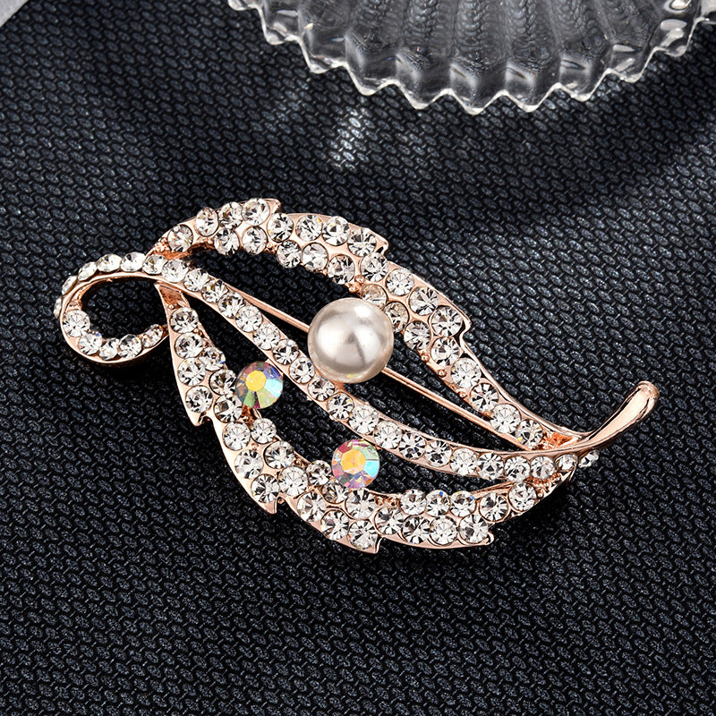 Fashion Alloy Brooch with Pearl and Rhinestones