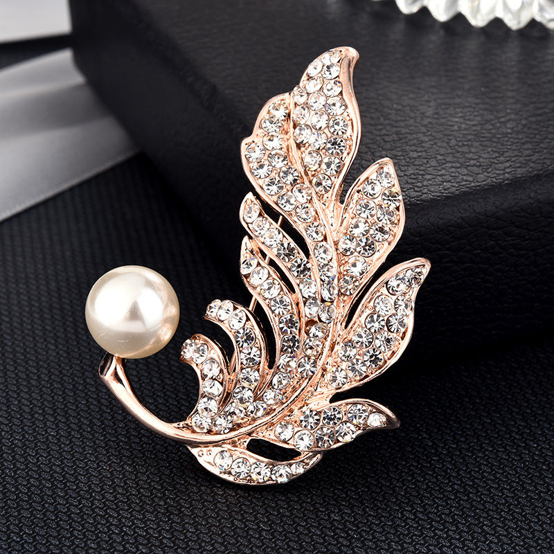 Fashion Alloy Brooch with Pearl and Rhinestones