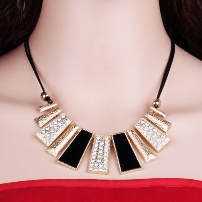 New European and American Fashion Short Necklace