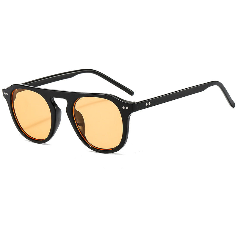 Fashionable Women's Sunglasses - Trendy Street Style