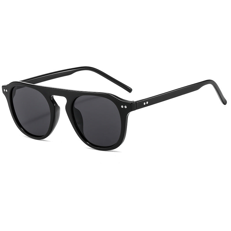 Fashionable Women's Sunglasses - Trendy Street Style