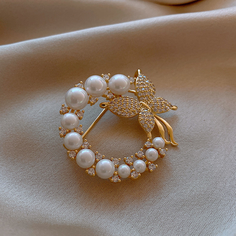 Pearl and Diamond Floral Brooch for Women’s Fashion