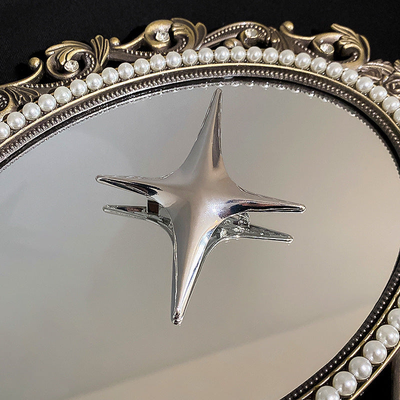 Pearl and Diamond Floral Brooch for Women’s Fashion