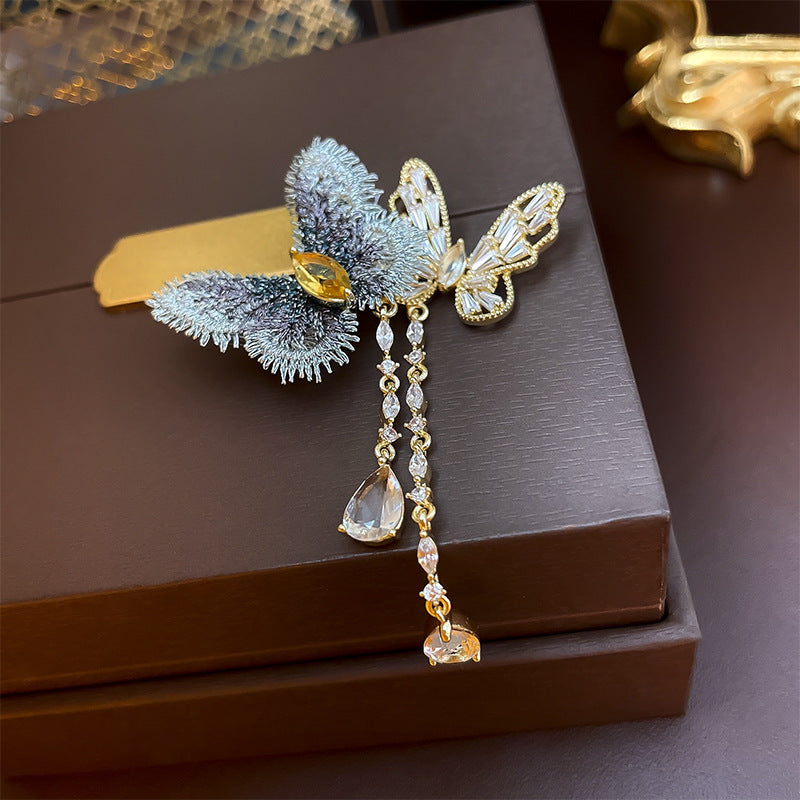 Pearl and Diamond Floral Brooch for Women’s Fashion