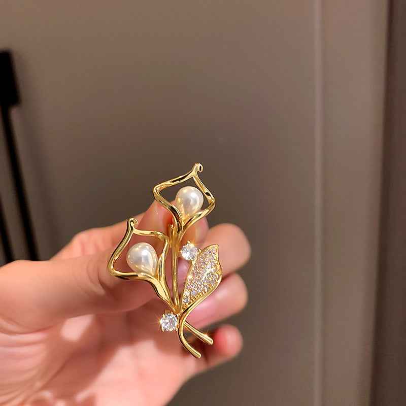 Pearl and Diamond Floral Brooch for Women’s Fashion